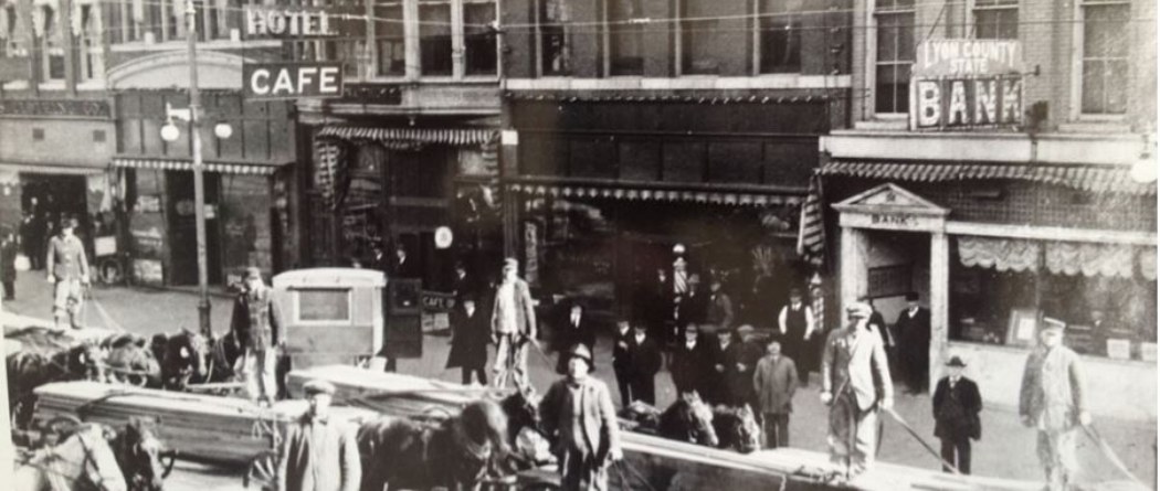 Lyon County State Bank downtown picture in 1923